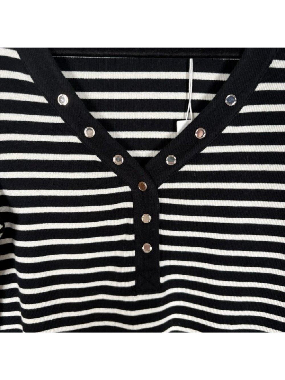 Chicos Sz 1 US M Black White 3/4 Sleeve Zenergy Ribbed Striped Henley Tee NWT - Picture 6 of 12